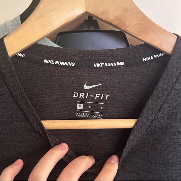 Nike Men running Dri Fit T-shirt, size M, black - Picture 4 of 5